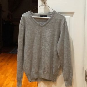 J Crew Men’s Grey V Neck Sweater, Size Medium.